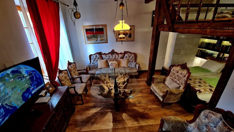 Communal lounge/ TV room, Living room, Photo of the whole room, Seating area, hair dresser