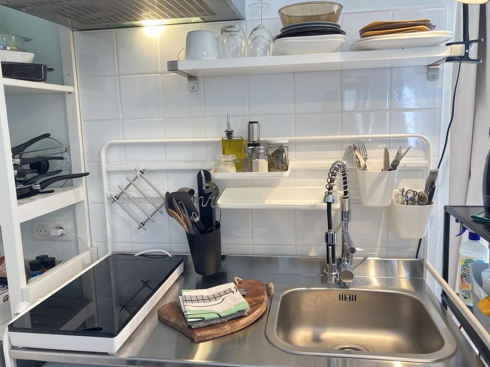 Kitchen or kitchenette