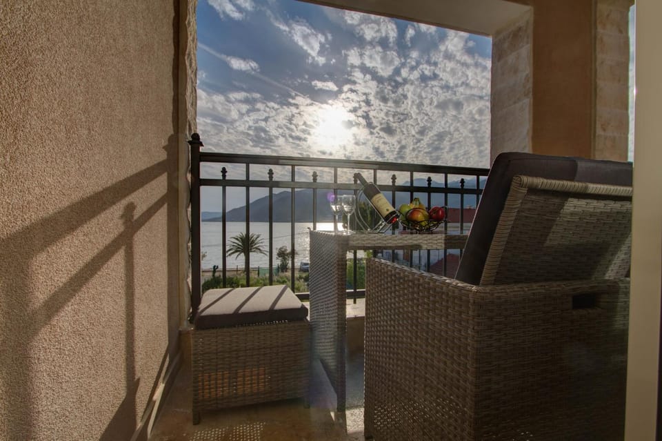 Day, Natural landscape, View (from property/room), Balcony/Terrace, Seating area