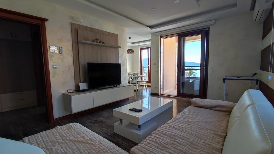 TV and multimedia, Living room, Photo of the whole room, Seating area