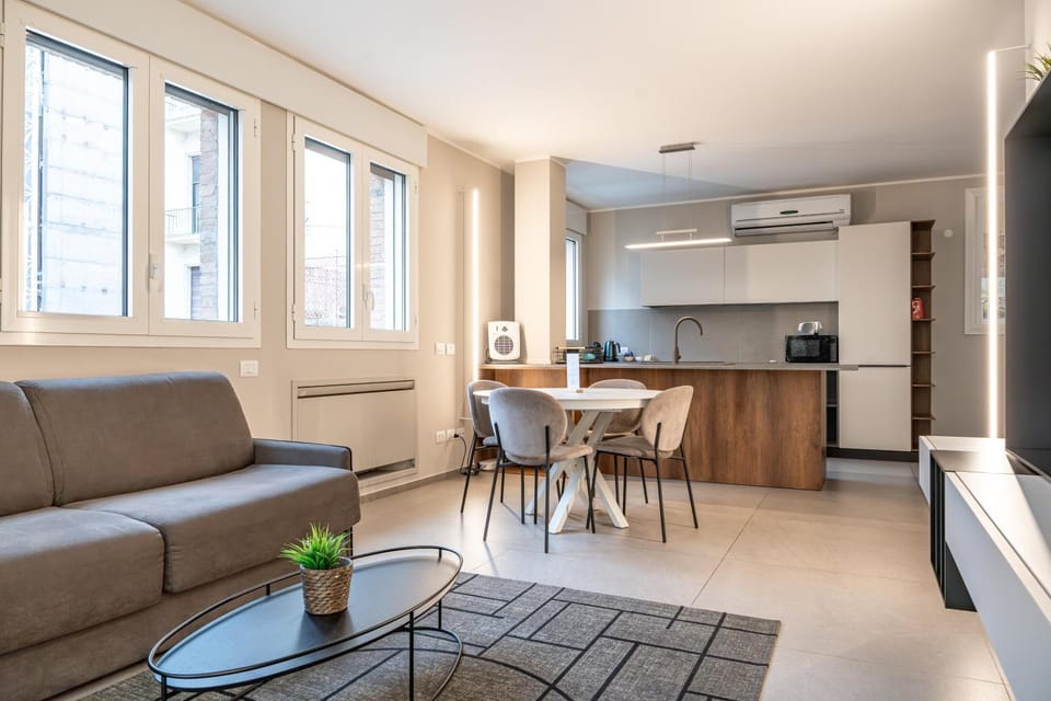TV and multimedia, Kitchen or kitchenette, Dining area, air conditioner