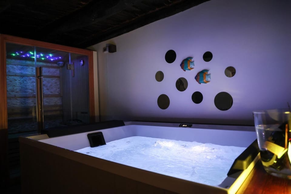 Massage, Sauna, Spa and wellness centre/facilities, Swimming pool