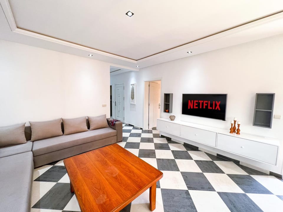 Communal lounge/ TV room, TV and multimedia, Living room, Seating area, Evening entertainment