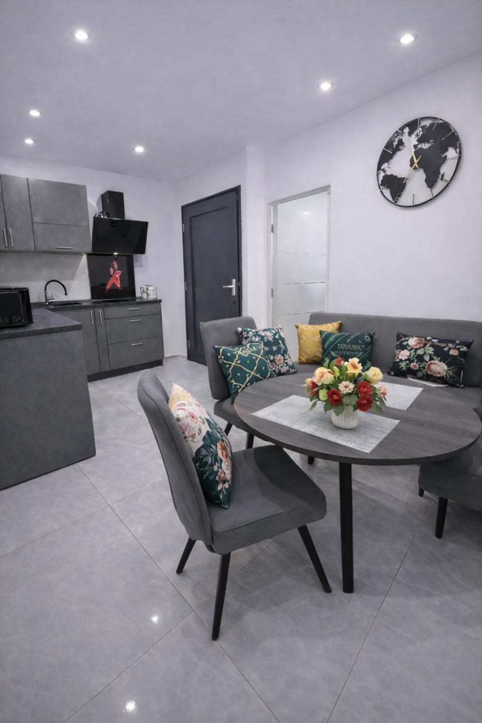 Kitchen or kitchenette, Seating area, Dining area