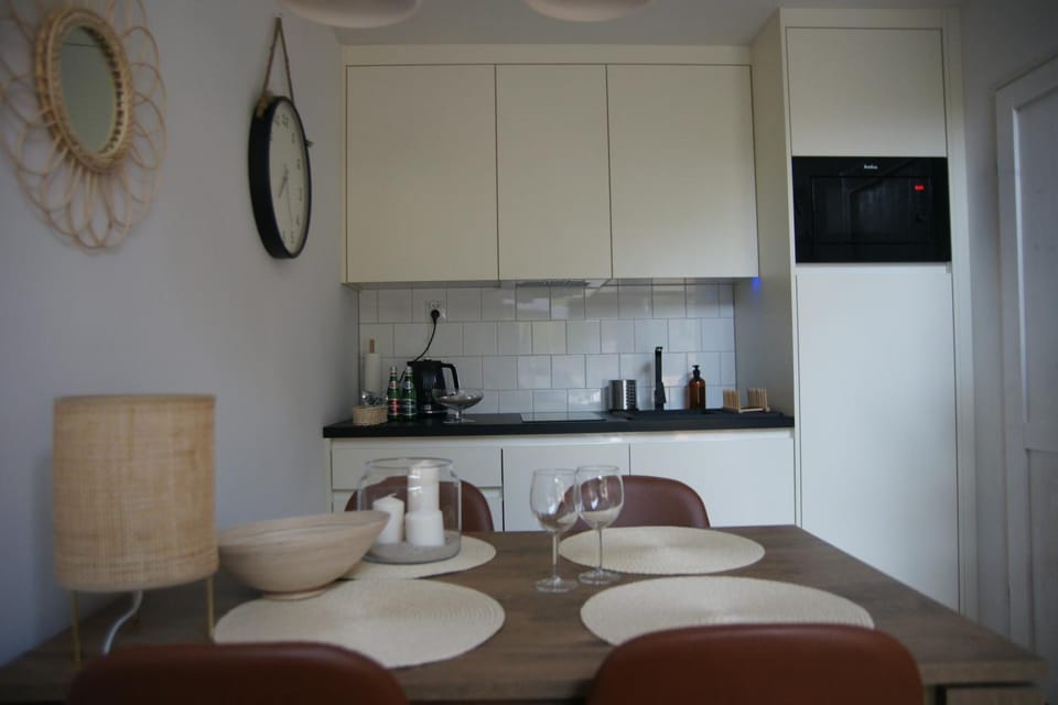 Kitchen or kitchenette, Photo of the whole room, Dining area