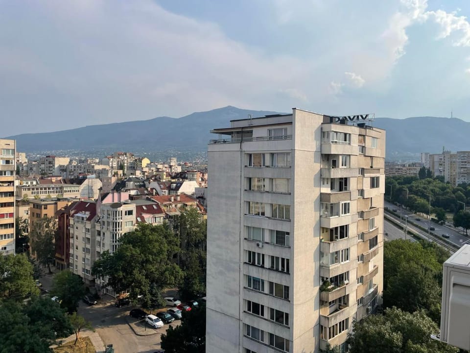 Neighbourhood, City view, Mountain view