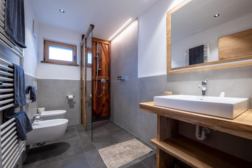 Bathroom, Living room