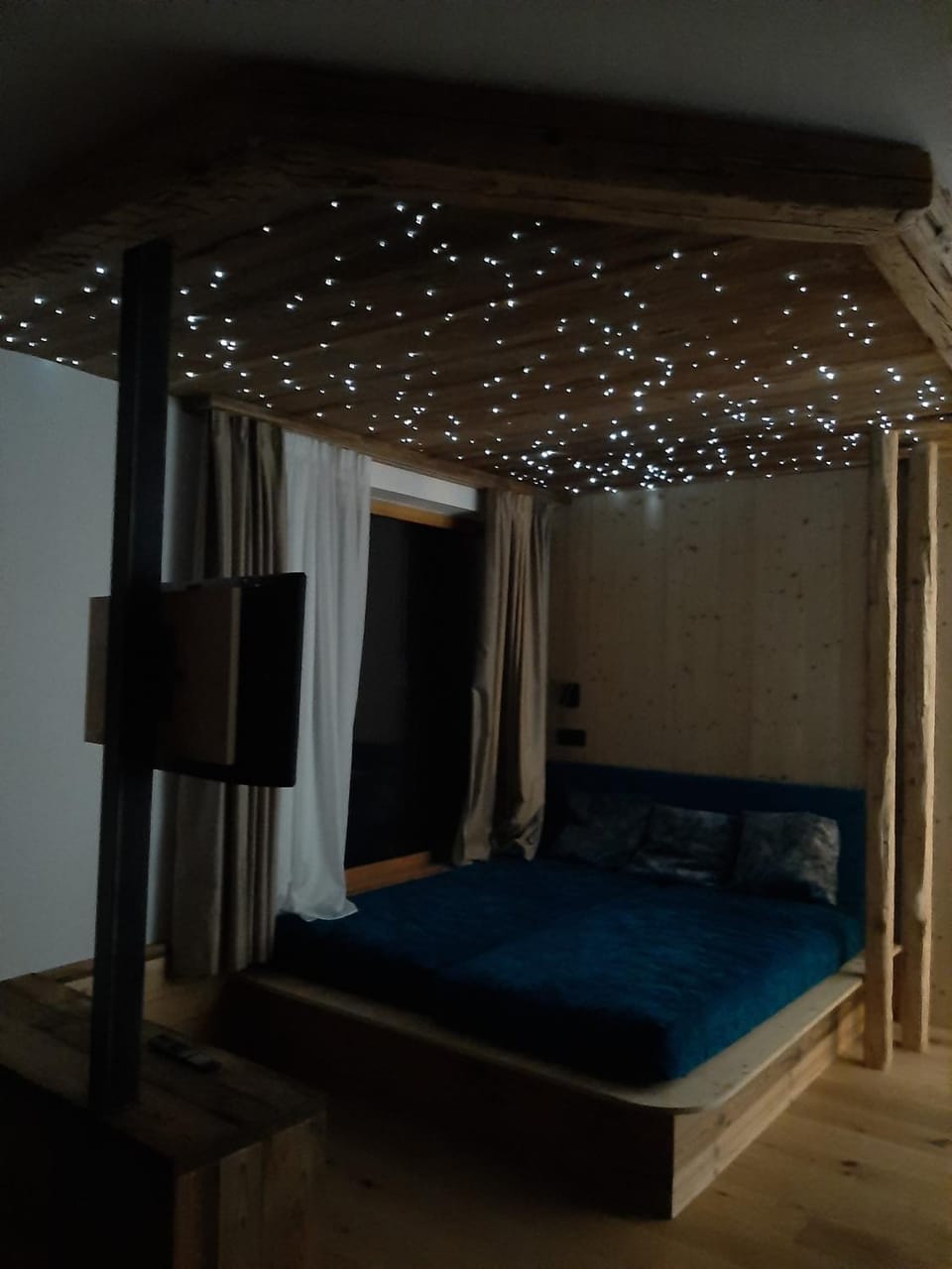 Property building, Living room, Bedroom