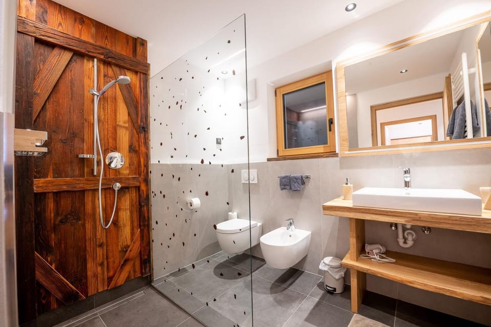 Bathroom, Living room
