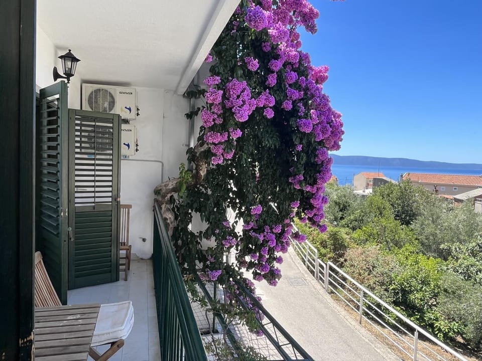 Retro Apartment with Sea View Apartment in Split-Dalmatia County