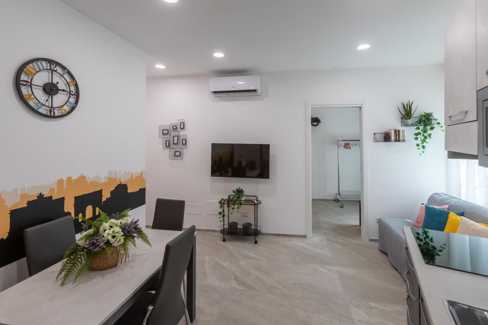 TV and multimedia, Living room, Lounge or bar, Seating area, Dining area, air conditioner, air conditioner