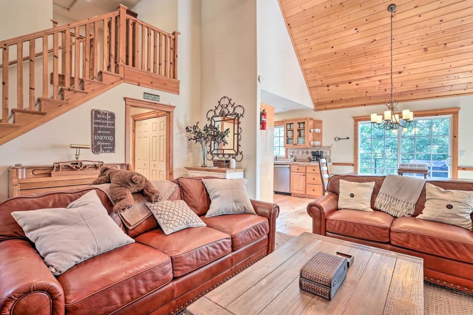 Spacious Lake Arrowhead Home with Putting Green House in Lake Arrowhead