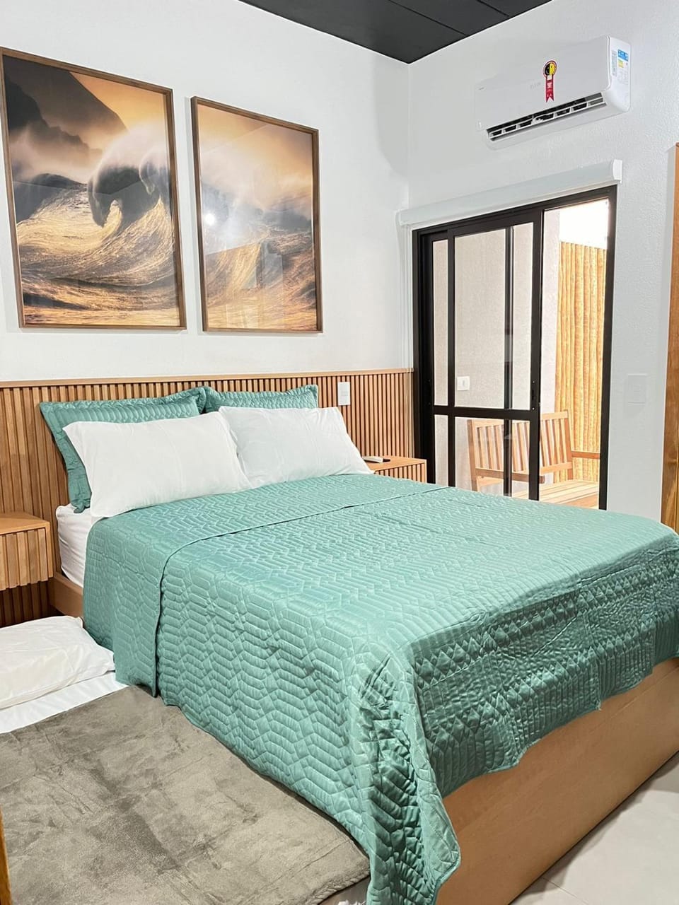 Photo of the whole room, Bedroom
