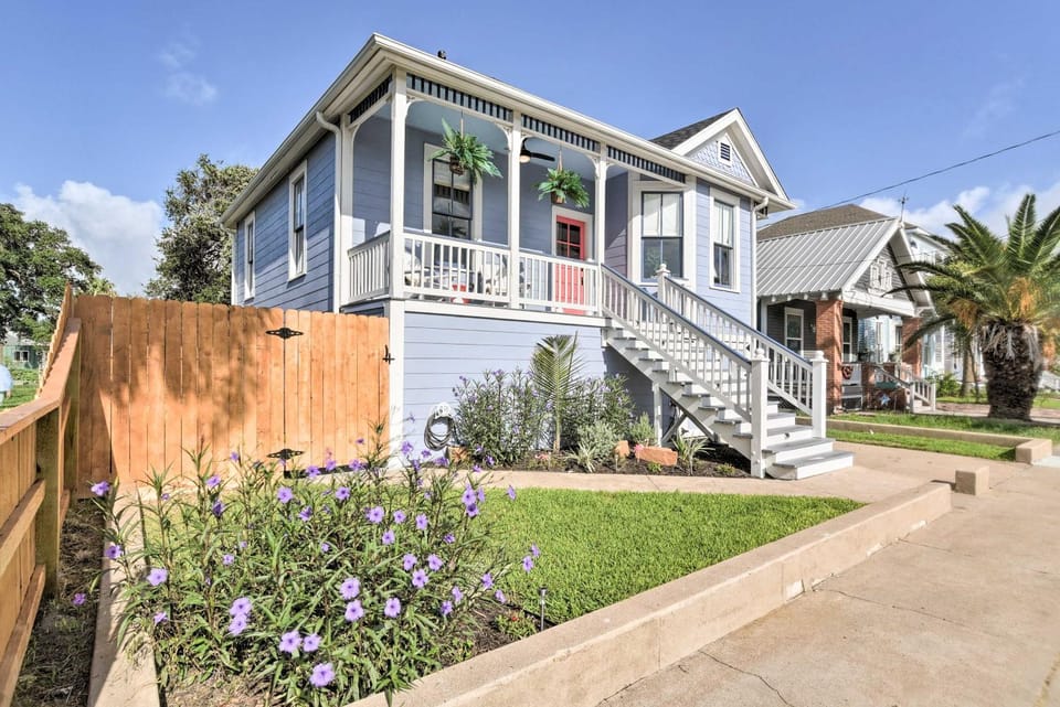 1 Mi to Gulf! Couples Retreat in Galveston House in Galveston Island