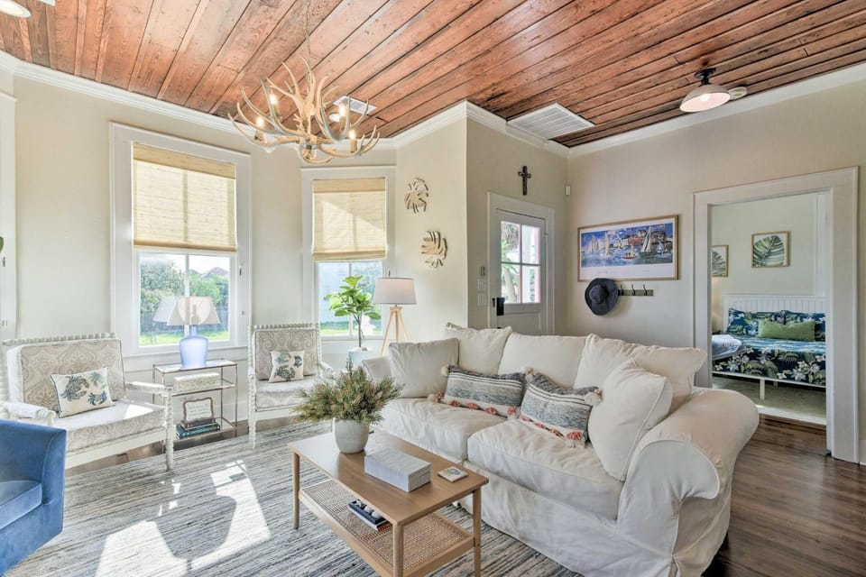 1 Mi to Gulf! Couples Retreat in Galveston House in Galveston Island