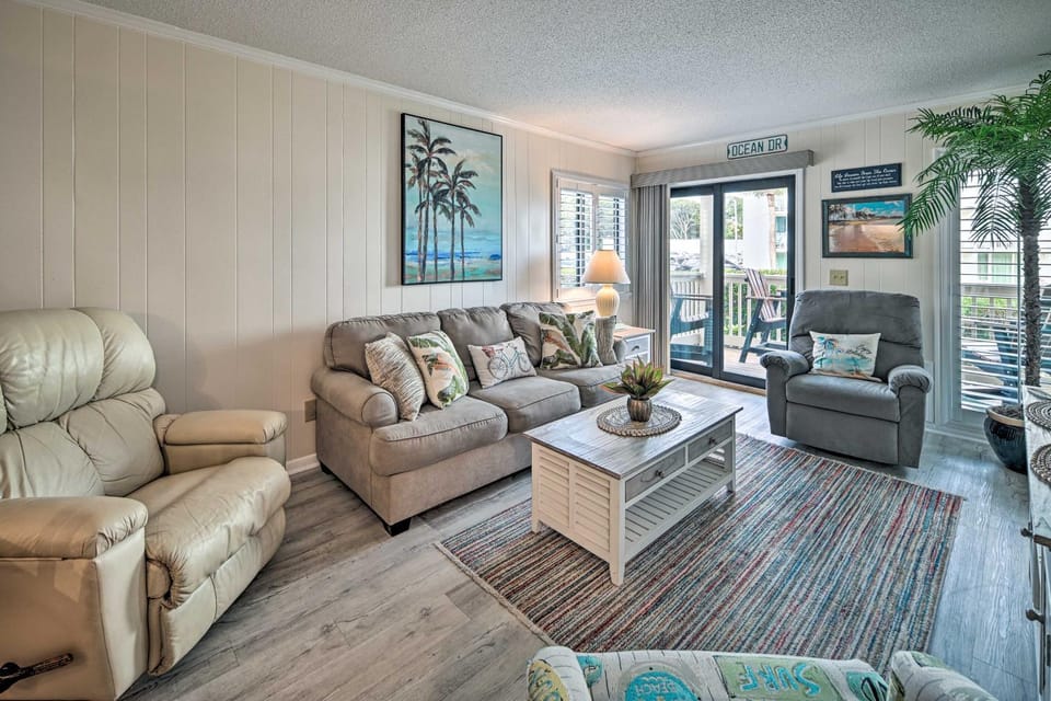 Myrtle Beach Condo w/ On-Site Pool & Beach Access House in Myrtle Beach