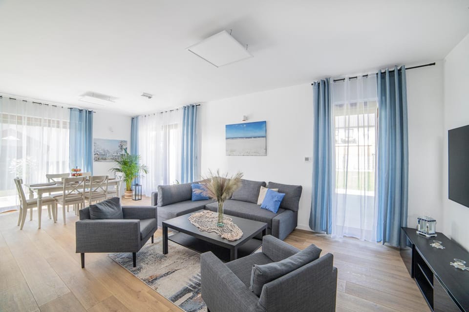 Communal lounge/ TV room, TV and multimedia, Living room, Seating area