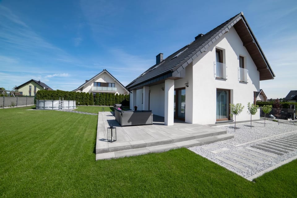 Property building, Garden, Balcony/Terrace