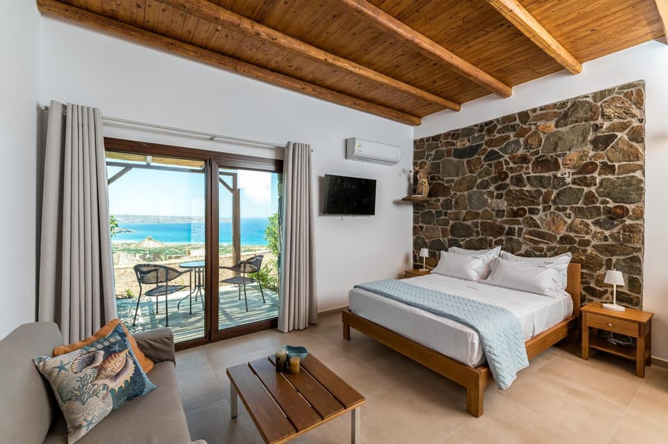Bed, View (from property/room), Balcony/Terrace, Living room, Photo of the whole room, Seating area, Bedroom, Sea view