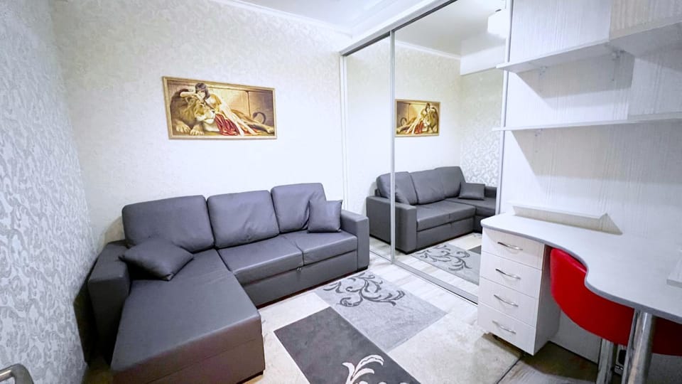Bed, Seating area