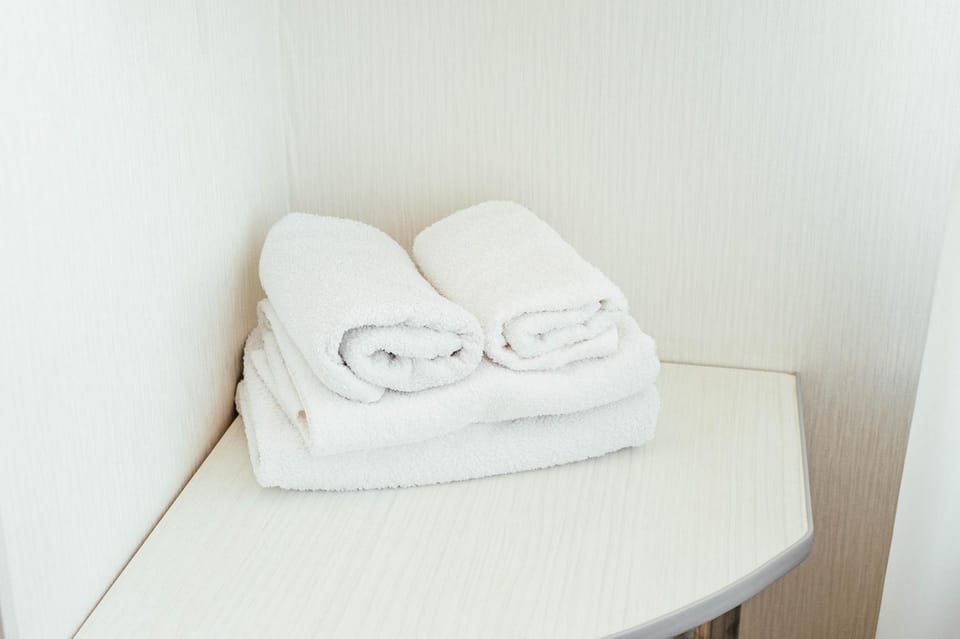 Bedroom, towels