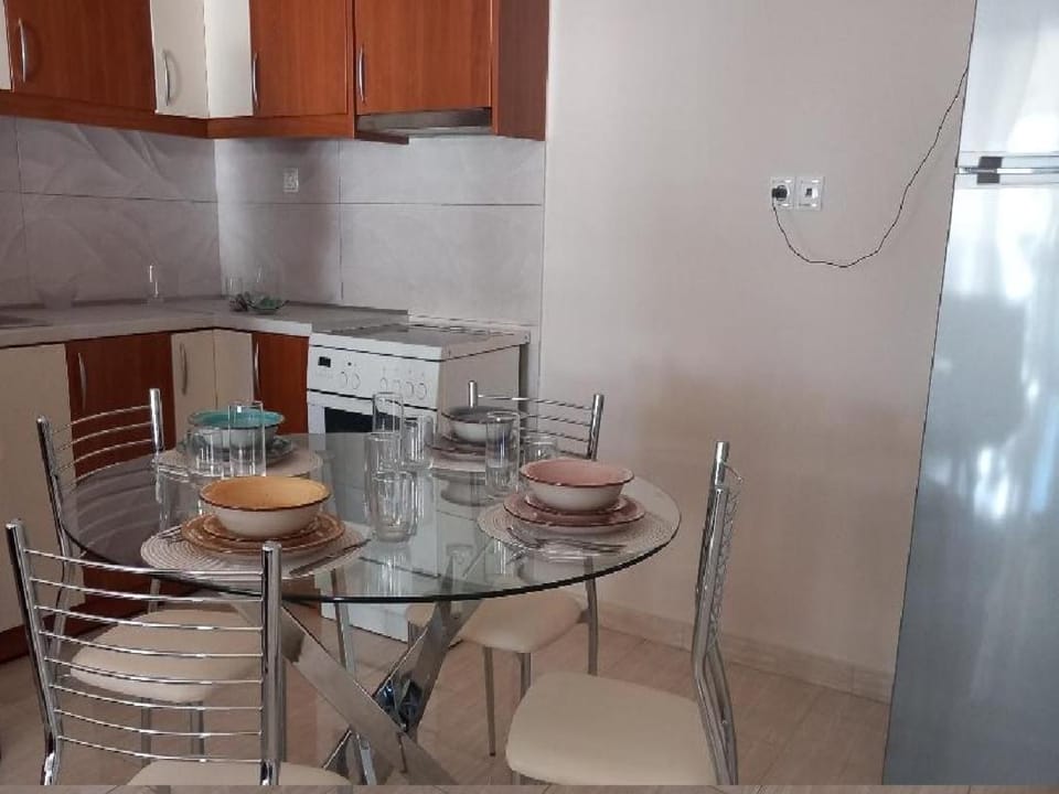 Kitchen or kitchenette, pet friendly, stove