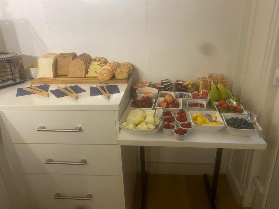 Breakfast, Continental breakfast