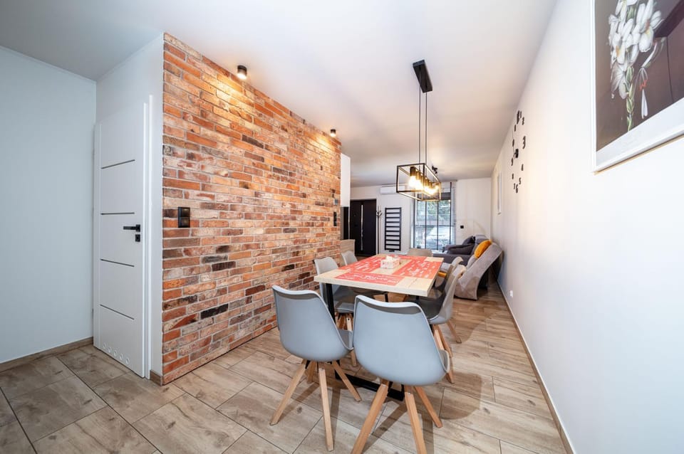 TV and multimedia, Kitchen or kitchenette, Living room, Seating area