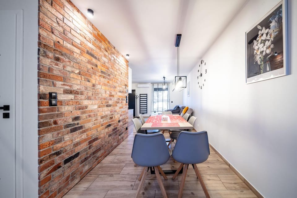 Kitchen or kitchenette, Living room, Seating area, Dining area, oven, air conditioner