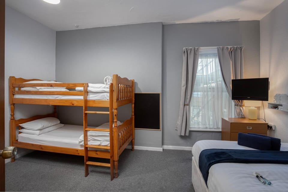 TV and multimedia, bunk bed, towels