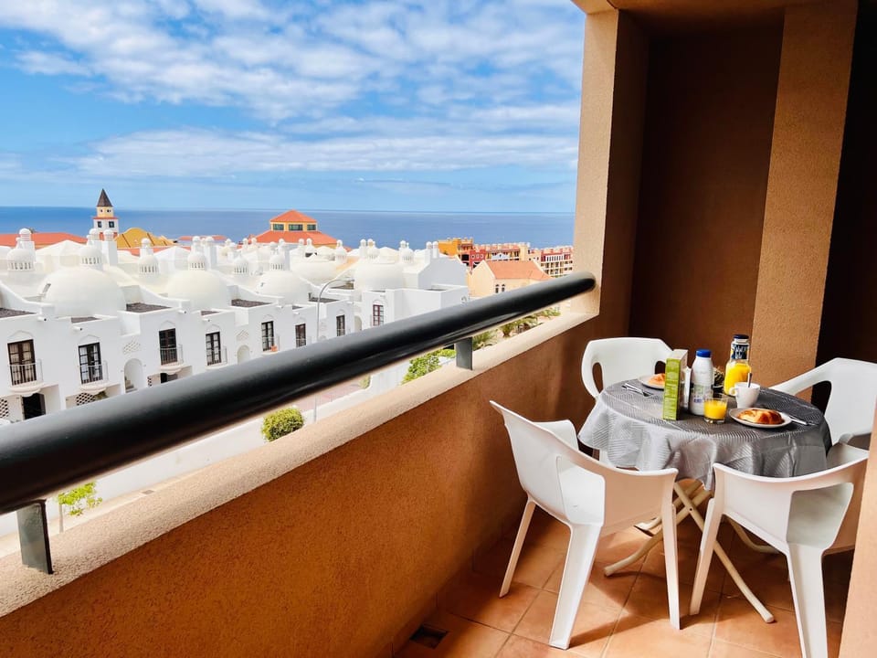 View (from property/room), Balcony/Terrace, Mountain view, Sea view