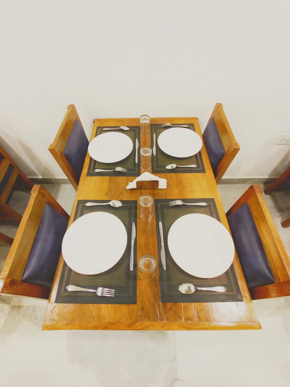 Food and drinks, Dining area, Food