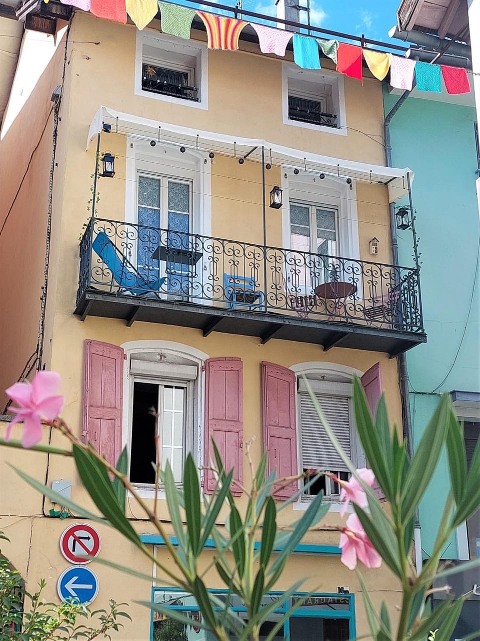 Facade/entrance