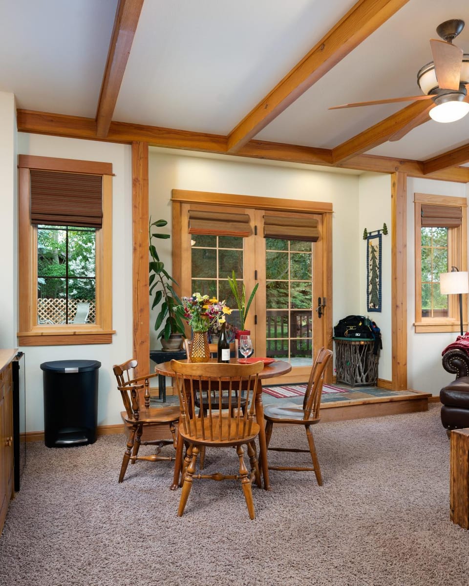 Living room, Seating area, Dining area