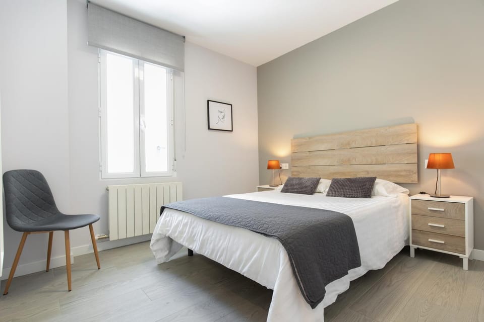 Bed, Photo of the whole room, Bedroom