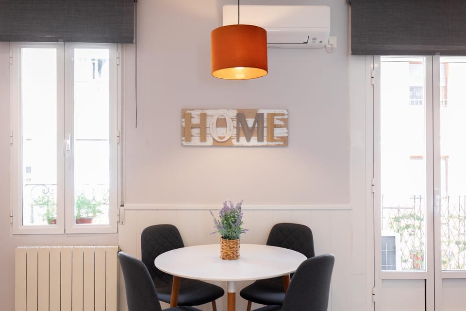 Seating area, Dining area