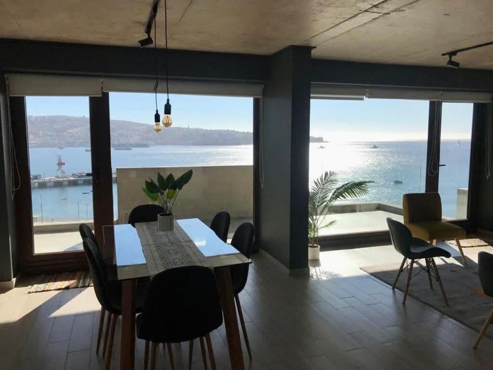 HOM I Vista al Mar I Amplia Terraza I Parking Apartment in Valparaiso