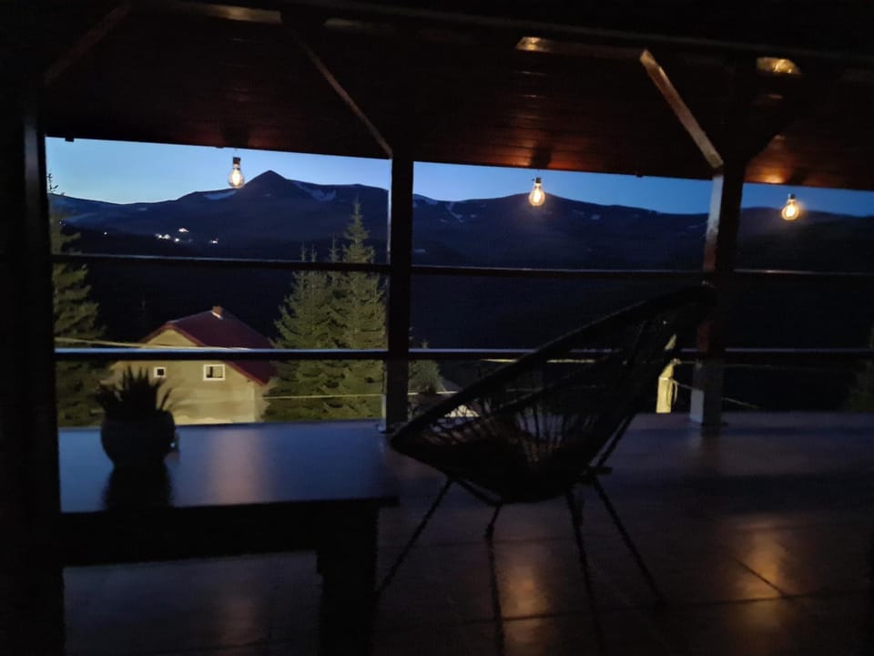 View (from property/room), Balcony/Terrace, Mountain view