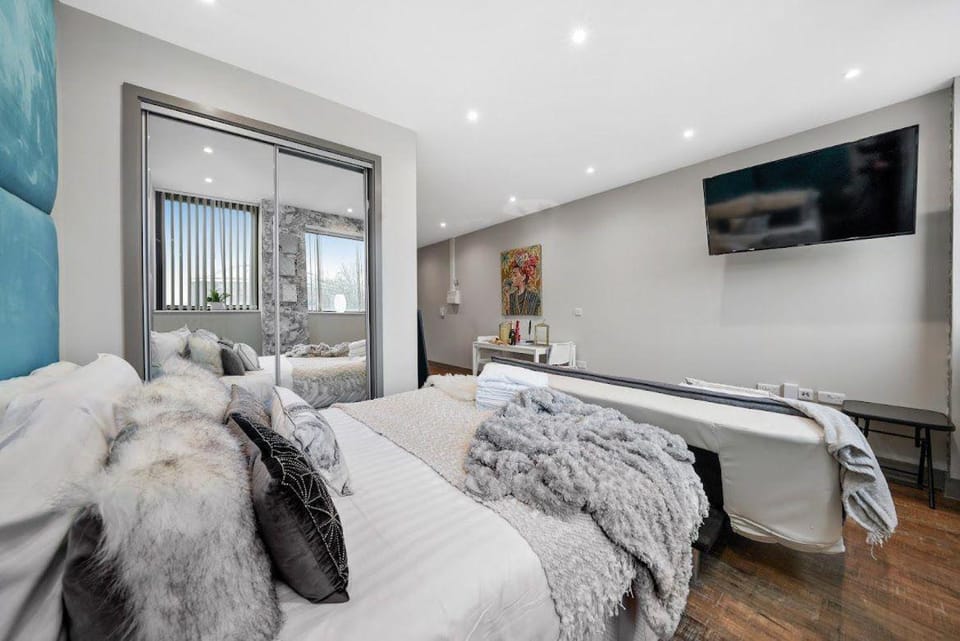 Marble DELUXE - City Centre Apt- Parking & Wifi Apartment in Maidstone