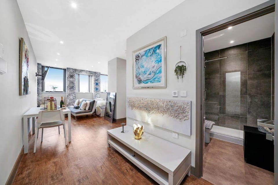 Marble DELUXE - City Centre Apt- Parking & Wifi Apartment in Maidstone