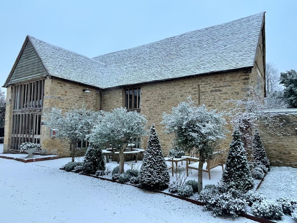 2 bedroom 17th Century Barn with surround sound TV in quiet village near great pubs and walks House in South Oxfordshire District