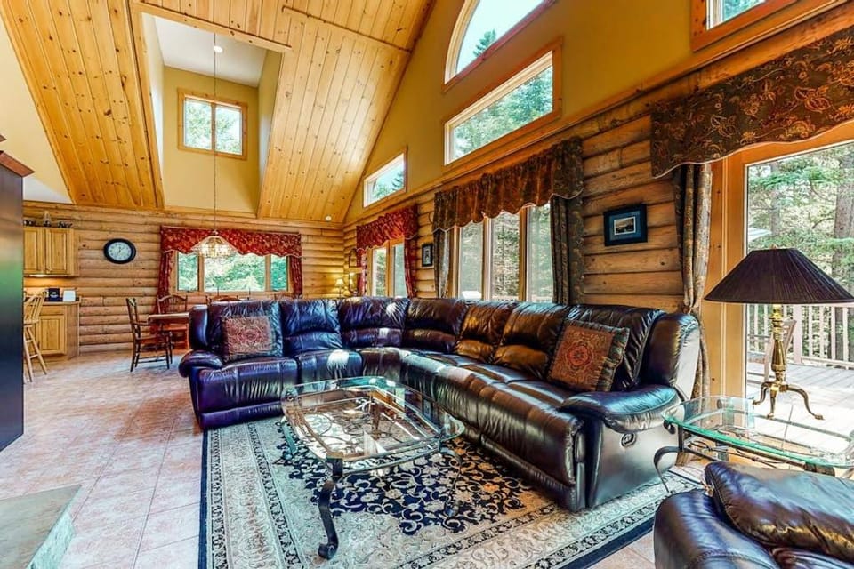 White Mountain Log Home House in Twin Mountain