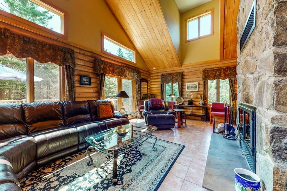 White Mountain Log Home House in Twin Mountain
