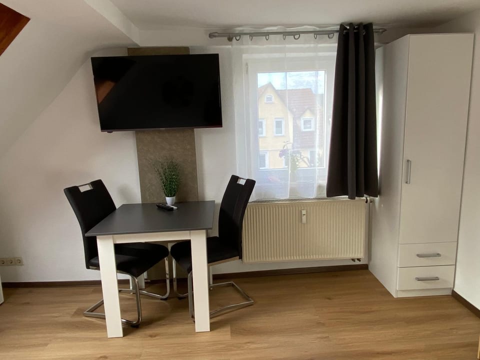 TV and multimedia, Seating area, Bedroom, hair dresser