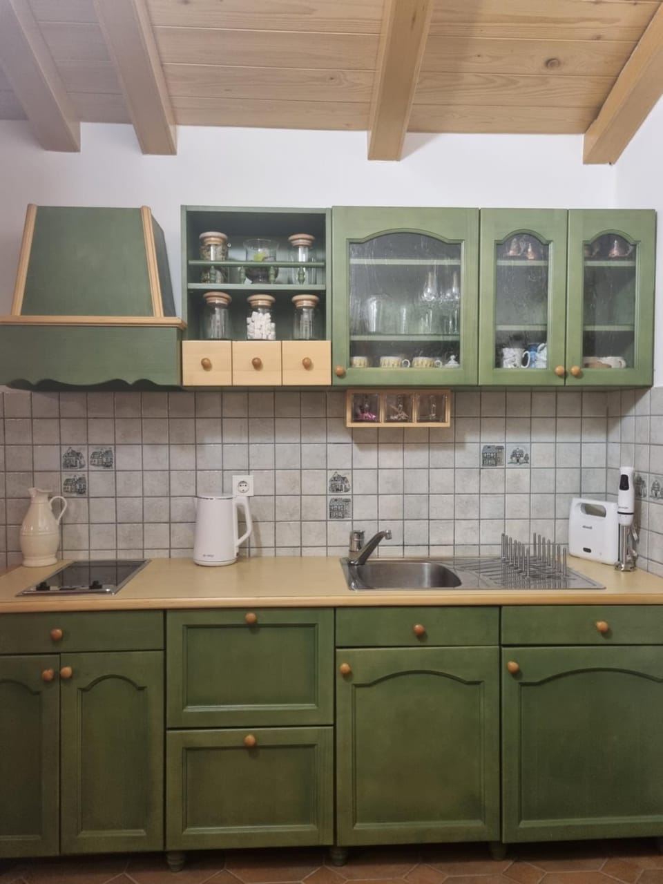 Coffee/tea facilities, Kitchen or kitchenette, pet friendly, stove