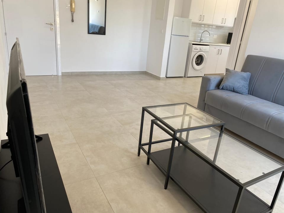 TV and multimedia, Kitchen or kitchenette, Living room, Seating area, washing machine