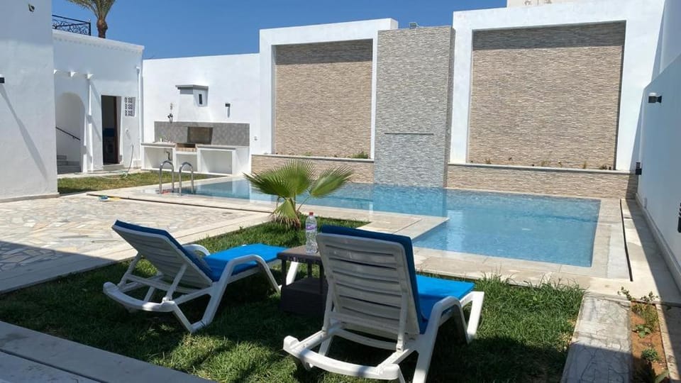 Balcony/Terrace, Pool view, Swimming pool
