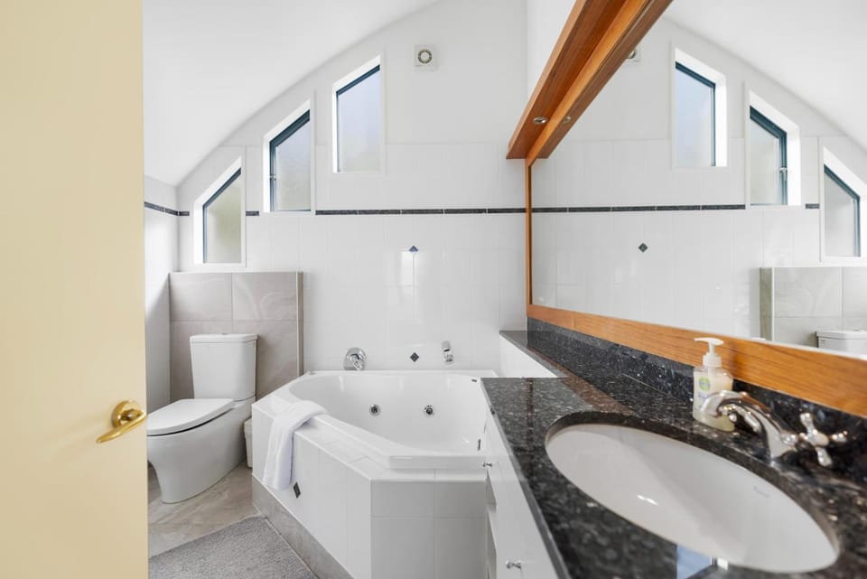 Toilet, Bathroom, Bath