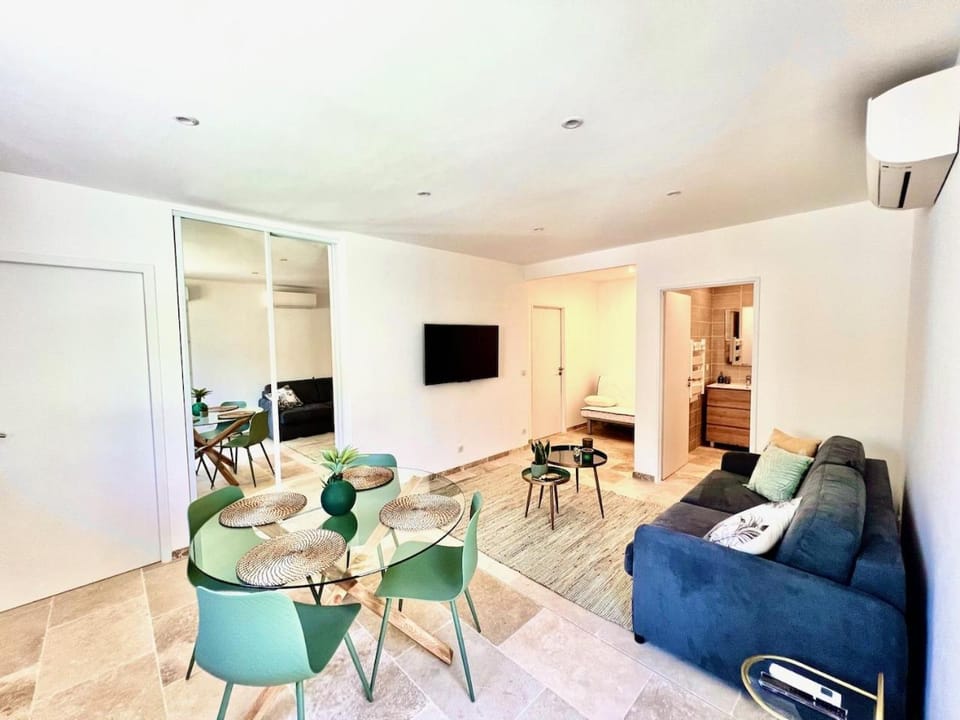 Living room, Seating area, Dining area
