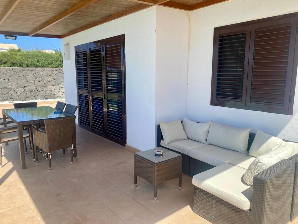 Villa Abuelo Paco - Private heated pool Villa in Playa Blanca